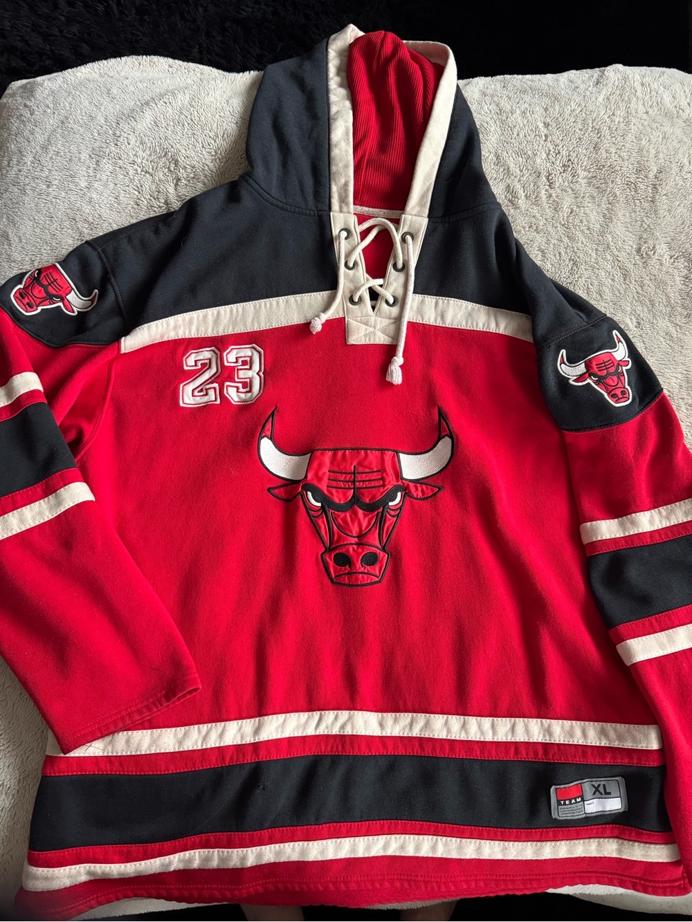 VERY RARE!! Michael Jordan Chicago Bulls Hockey Style Hoodie